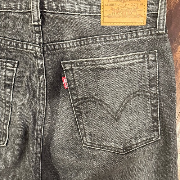 Levi Wedgie Jean - Picture 4 of 6